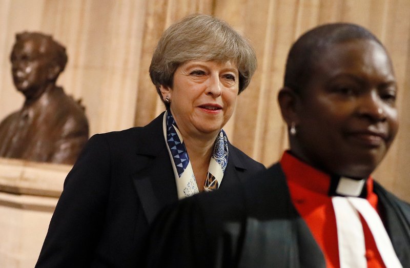 Βρετανία: Ο λόγος της βασίλισσας και η καταρρακωμένη Τερέζα Μέι [εικόνες] | iefimerida.gr 2