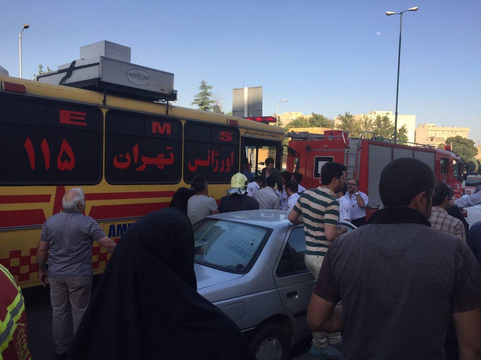 Ιράν: Επιθέσεις του ISIS σε Βουλή και μαυσωλείο Χομεϊνί -12 νεκροί & 39 τραυματίες [εικόνες & βίντεο] | iefimerida.gr 7