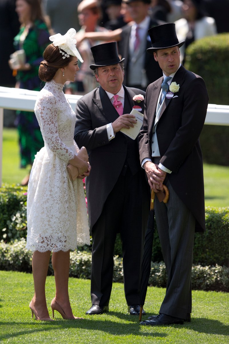 Οταν ο ήλιος έκανε διάφανο το φόρεμα της Κέιτ Μίντλετον -Διαγράφηκαν τα πόδια της, όπως της Νταϊάνα, 40 χρόνια πριν [εικόνες] | iefimerida.gr 9