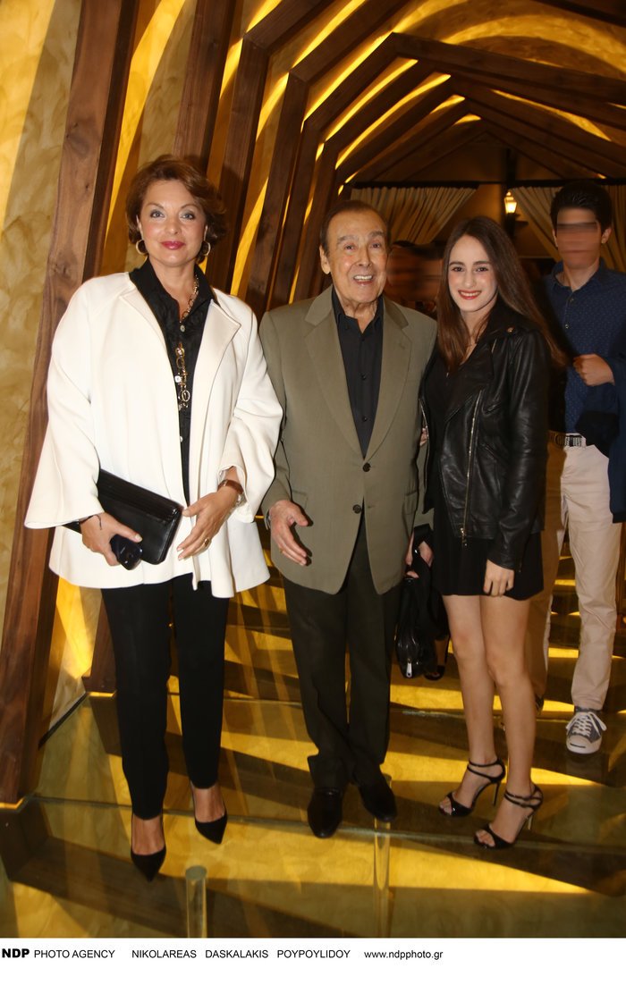 Βοσκόπουλος-Γκερέκου σε νυχτερινό κέντρο μαζί με την κόρη τους -Μια μικρή δεσποινίδα [εικόνες] | iefimerida.gr 0