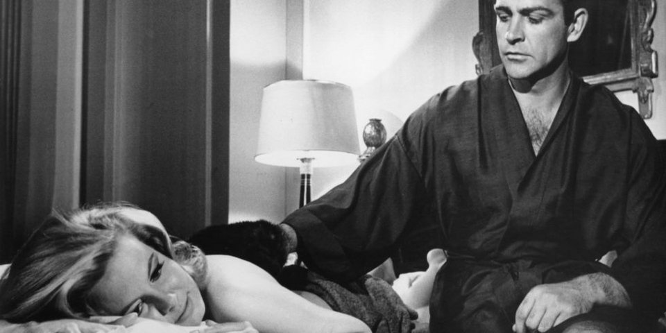 Πέθανε το πρώτο κορίτσι του Τζέιμς Μποντ -Σεξοβόμβα της εποχής [εικόνες]  | iefimerida.gr 1