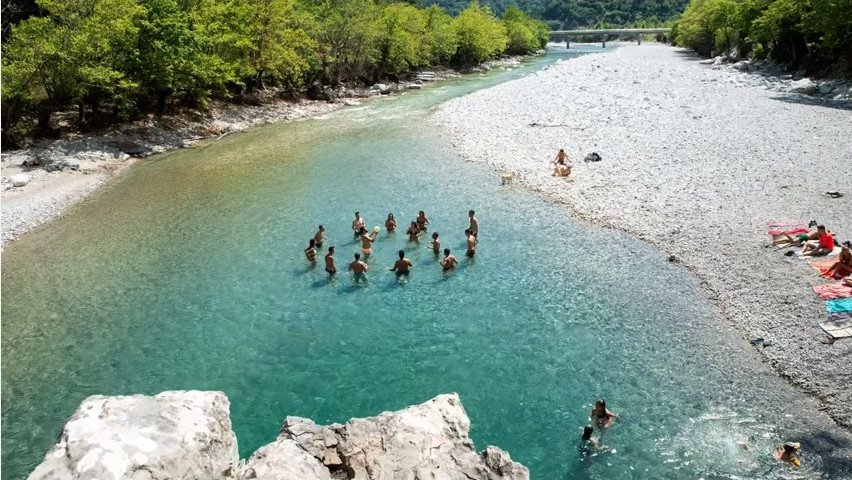 Εμπειρία! Κολύμπι στον Αχελώο στα 700μ. υψόμετρο [εικόνες & βίντεο]  | iefimerida.gr 2