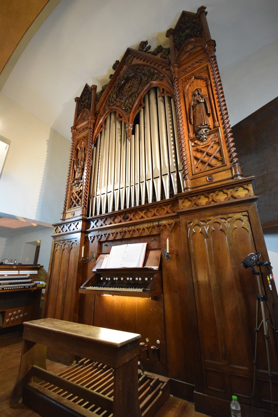 Το εκκλησιαστικό όργανο της Σύρου είναι ένα κόσμημα -Εργο τέχνης του 1888 [εικόνες]  | iefimerida.gr 1