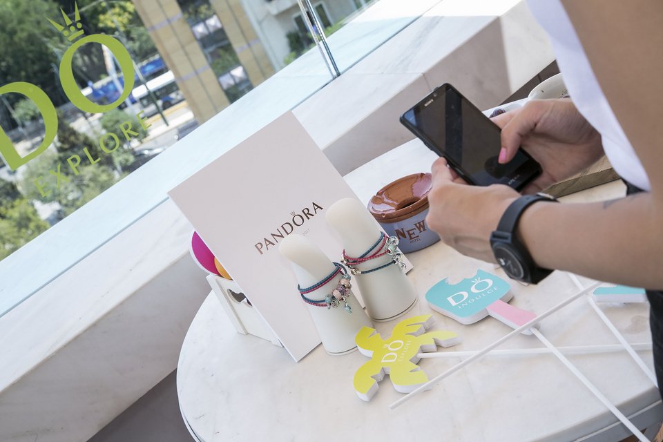 Δημοσιογράφοι, Bloggers και η Ελενα Παπαρίζου ανακάλυψαν τον τροπικό παράδεισο της Pandora! [εικόνες]  | iefimerida.gr 9