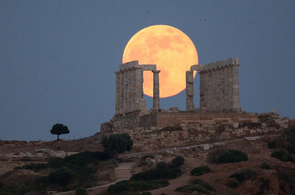 Πανσέληνος: Υπέροχο, ξελογιαστικό φεγγάρι πάνω από την Αθήνα [εικόνες] | iefimerida.gr 0