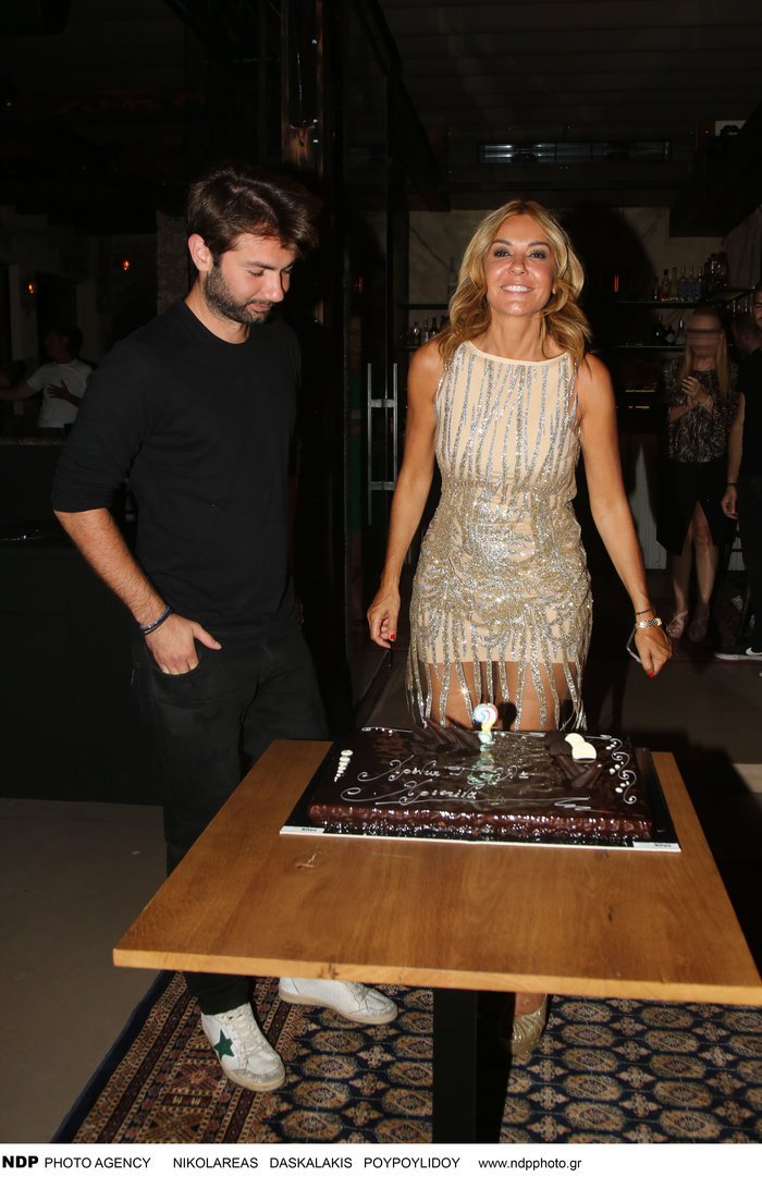 Με καυτό, σούπερ, σέξι φόρεμα γιόρτασε τα 48α γενέθλιά της η Χριστίνα Παππά [εικόνες] | iefimerida.gr 6