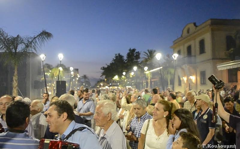 «Αλλαξε» το Αργοστόλι: Η ολοκαίνουρια πλατεία, με τα συντριβάνια [εικόνες & βίντεο] | iefimerida.gr 11