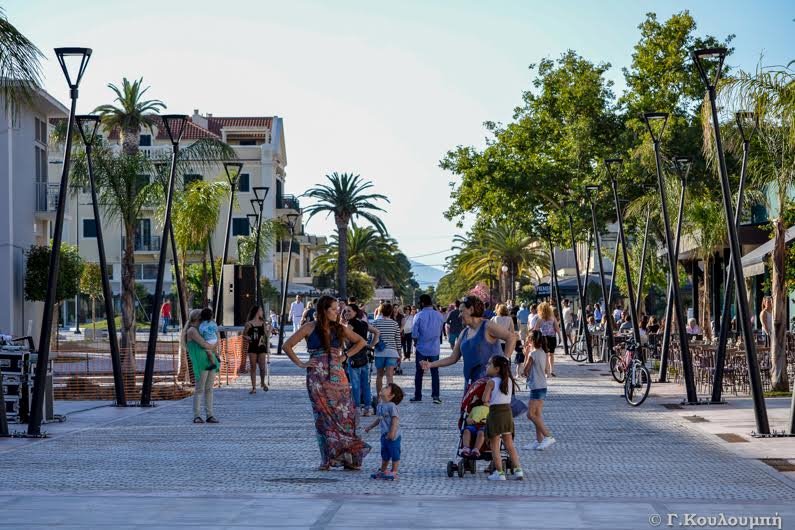 «Αλλαξε» το Αργοστόλι: Η ολοκαίνουρια πλατεία, με τα συντριβάνια [εικόνες & βίντεο] | iefimerida.gr 7