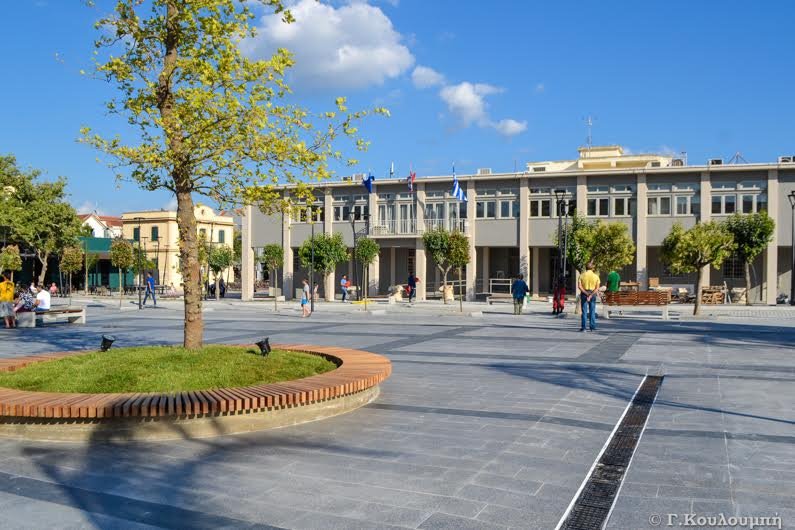 «Αλλαξε» το Αργοστόλι: Η ολοκαίνουρια πλατεία, με τα συντριβάνια [εικόνες & βίντεο] | iefimerida.gr 5