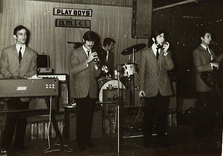 Πέθανε  o τραγουδιστής και κιθαρίστας των «Strangers», Νίκος Αντωνιάδης [εικόνες & βίντεο] | iefimerida.gr 1