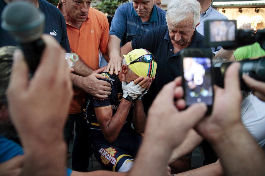 Αθλος: Επέστρεψε στα Τρίκαλα μετά από 8.000 χλμ ποδηλασίας- Κατέρρευσε από συγκίνηση [εικόνες] | iefimerida.gr 0