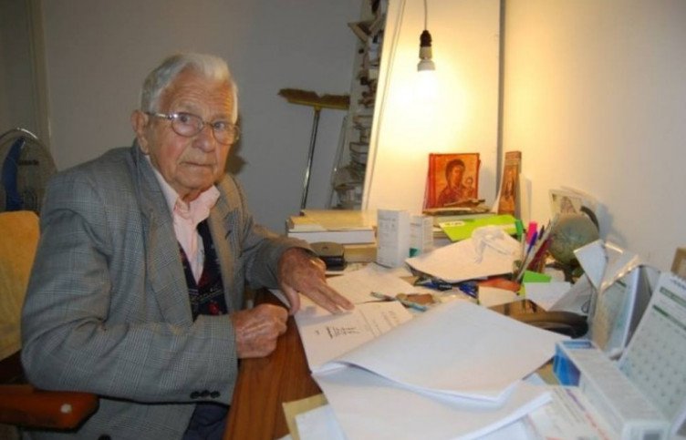 Κύπρος: Εκανε πραγματικότητα το όνειρό του, πήρε πτυχίο στα 97! [εικόνα] | iefimerida.gr 0