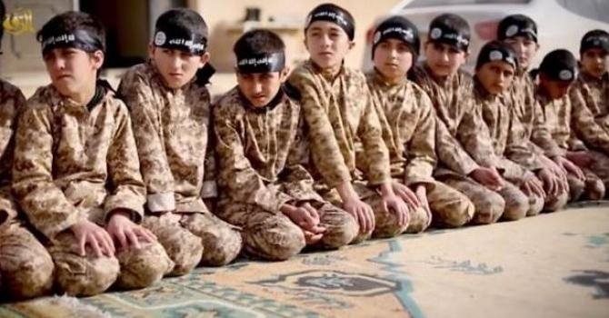 Νέος κίνδυνος: Εκατοντάδες παιδιά-στρατιώτες του Iσλαμικού Kράτους επιστρέφουν στην Ευρώπη [εικόνες] | iefimerida.gr 2