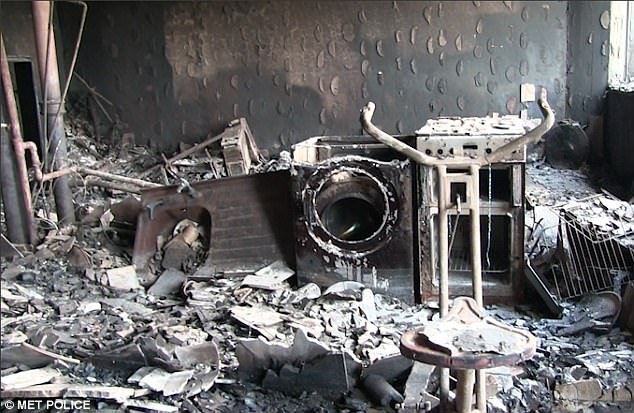 Μέσα στον «Πύργο της Κολάσεως»: Μόνο στάχτη άφησε η φωτιά -Τίποτα δεν θυμίζει πως εκεί υπήρχε ζωή [εικόνες] | iefimerida.gr 5