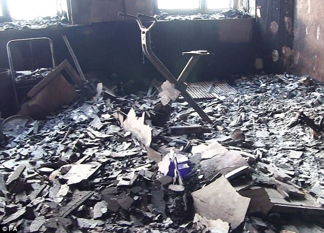 Μέσα στον «Πύργο της Κολάσεως»: Μόνο στάχτη άφησε η φωτιά -Τίποτα δεν θυμίζει πως εκεί υπήρχε ζωή [εικόνες] | iefimerida.gr 6