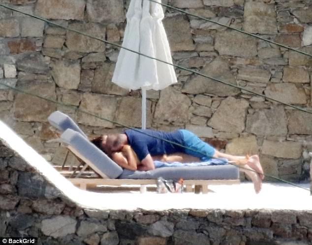 Ο Γουέιν Ρούνεϊ σε ακατάλληλες σκηνές δημοσίως με τη σύζυγό του, στη Μύκονο [εικόνες] | iefimerida.gr 1