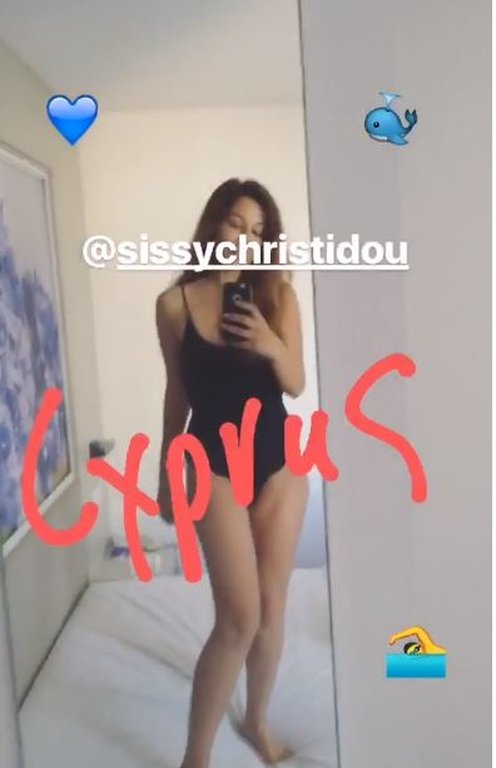 Χωρίς κόμπλεξ: Η Κατερίνα Παπουτσάκη ποστάρει βίντεο με μαγιό χωρίς ίχνος ρετούς [βίντεο] | iefimerida.gr 0