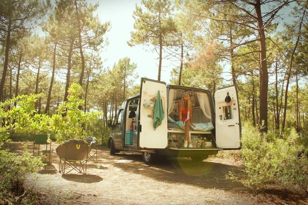 Ζευγάρι αγόρασε βαν, το μετέτρεψε σε σπίτι και ταξιδεύει σε όλο τον κόσμο! [εικόνες] | iefimerida.gr 7