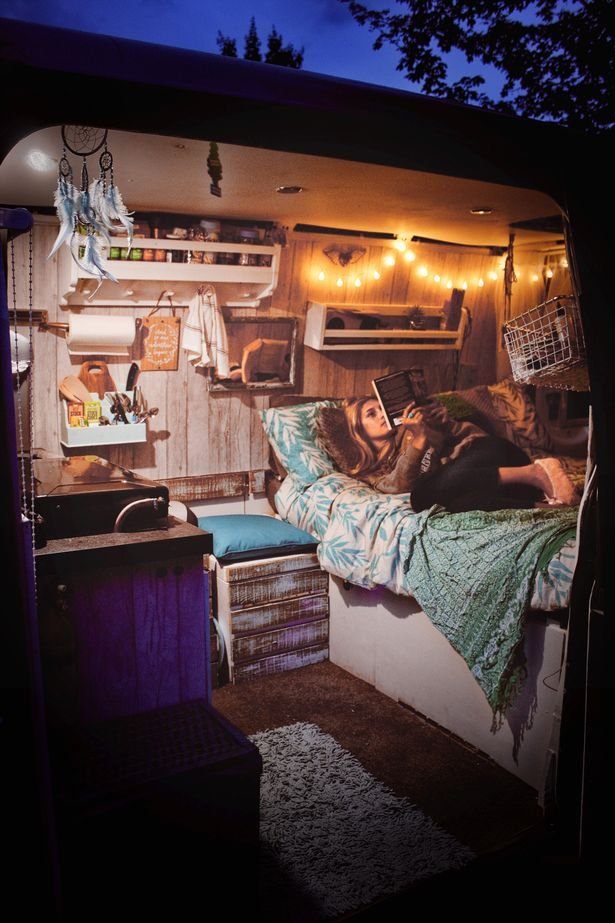 Ζευγάρι αγόρασε βαν, το μετέτρεψε σε σπίτι και ταξιδεύει σε όλο τον κόσμο! [εικόνες] | iefimerida.gr 9