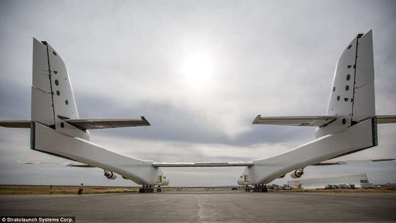 Stratolaunch, το μεγαλύτερο αεροπλάνο στον κόσμο -Εχει δύο καμπίνες! [εικόνες & βίντεο] | iefimerida.gr 5