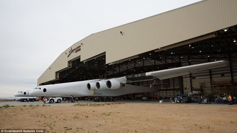 Stratolaunch, το μεγαλύτερο αεροπλάνο στον κόσμο -Εχει δύο καμπίνες! [εικόνες & βίντεο] | iefimerida.gr 6