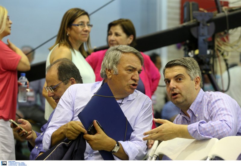 Συνέδριο ΔΗΣΥ: Η Φώφη στα λευκά, ο ΓΑΠ ξυρισμένος, η Βάσω Παπανδρέου με ξανθιά φράντζα [εικόνες]  | iefimerida.gr 16