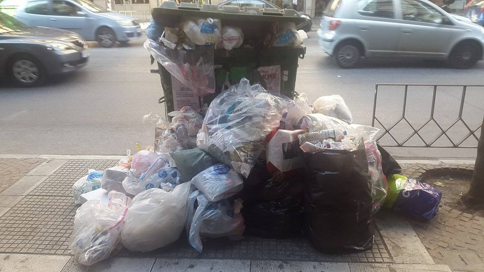 Τα σκουπίδια «έπνιξαν» και τη Θεσσαλονίκη: Χιλιάδες τόνοι στους δρόμους [εικόνες] | iefimerida.gr 0