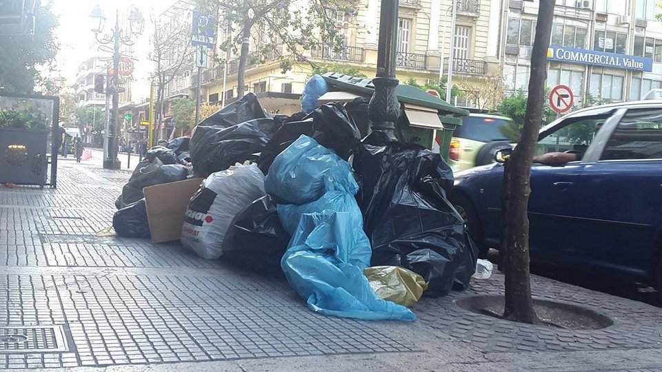 Τα σκουπίδια «έπνιξαν» και τη Θεσσαλονίκη: Χιλιάδες τόνοι στους δρόμους [εικόνες] | iefimerida.gr 1