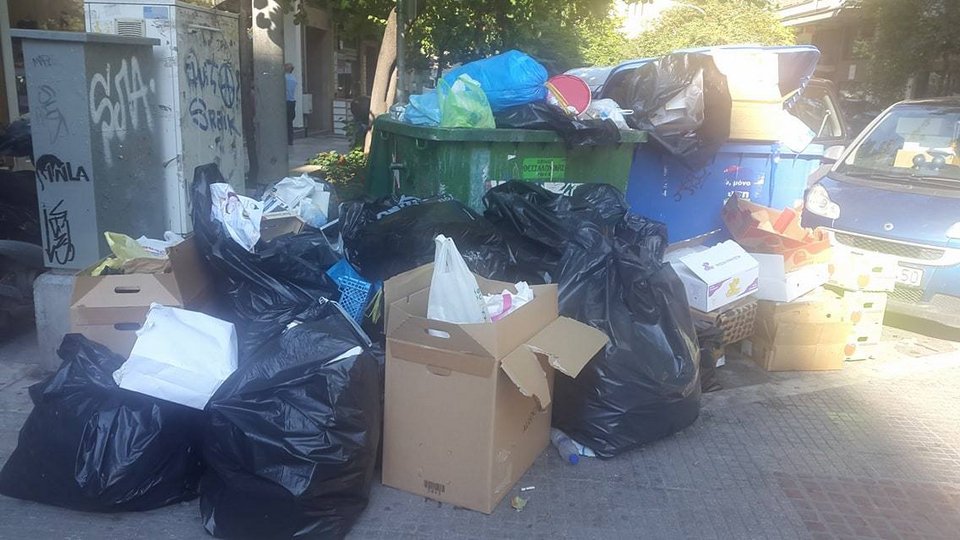 Τα σκουπίδια «έπνιξαν» και τη Θεσσαλονίκη: Χιλιάδες τόνοι στους δρόμους [εικόνες] | iefimerida.gr 3