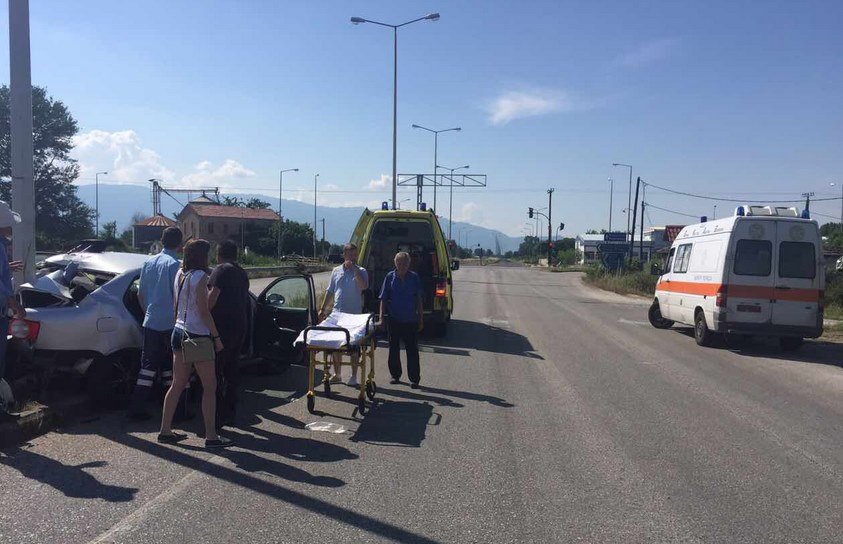 Σοβαρό τροχαίο στα Τρίκαλα: ΙΧ συγκρούστηκε με μηχανή -4 τραυματίες οι δύο σοβαρά [εικόνες] | iefimerida.gr 3