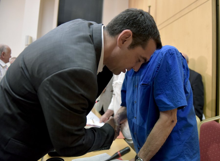 Συγκλόνισε ο Μανώλης Γλέζος: Ναι, Τόσκα, κι αν πεθάνω, θα σας κυνηγάει η ύπαρξή μου [εικόνες & βίντεο] | iefimerida.gr 4