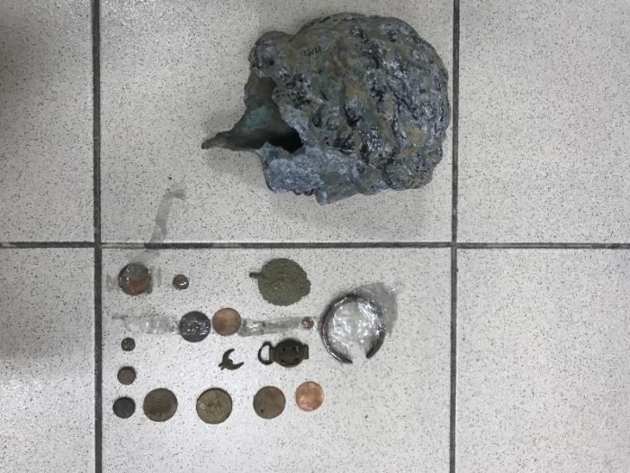 Ηγουμενίτσα: Χειροπέδες σε ζευγάρι αρχαιοκαπήλων -Αρχαία αντικείμενα και ναρκωτικά στην κατοχή τους | iefimerida.gr 1