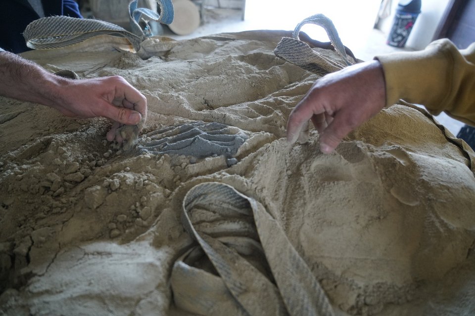 H Δανάη Στράτου κάνει εικαστική παρέμβαση στην Ελευσίνα -Μια απίστευτη συνέντευξη [εικόνες] | iefimerida.gr 3