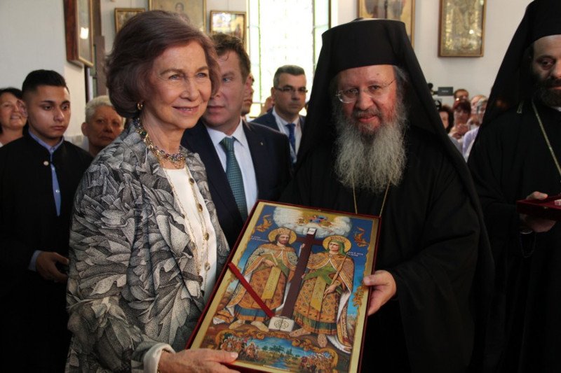 Η βασίλισσα Σοφία στο Αιγάλεω -Προσκύνησε το λείψανο της Αγίας Ελένης [εικόνες] | iefimerida.gr 2