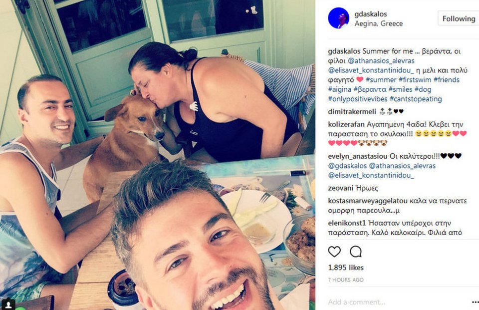 Η Ελισάβετ Κωνσταντινίδου, με το μαγιό της, χαλαρώνει στο σπίτι της στην Αίγινα [εικόνα] | iefimerida.gr 0