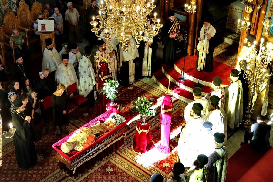 Σε λαϊκό προσκύνημα η σορός του μητροπολίτη Θάσου Προκόπιου που πνίγηκε [εικόνες] | iefimerida.gr 1