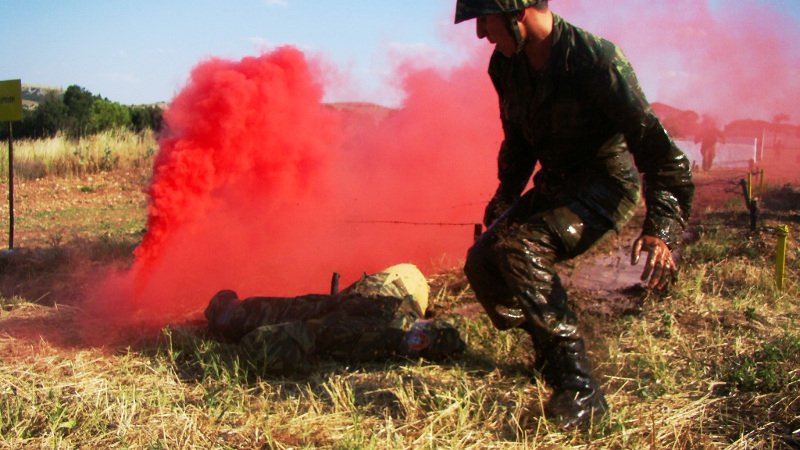 Tο πέρασμα από τον Στίβο Μάχης -Λάσπες, εμπόδια, καπνογόνα και μαχαίρια [εικόνες] | iefimerida.gr 1