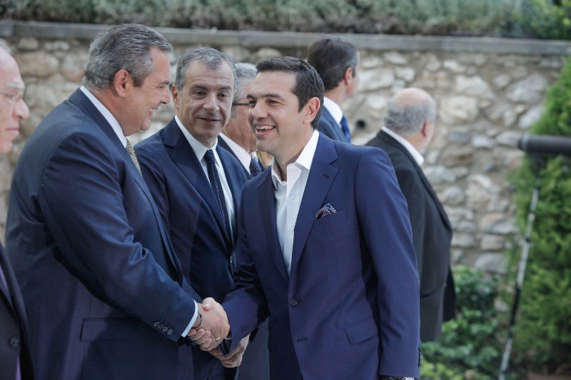 Οι σπαρταριστοί διάλογοι στο Προεδρικό -Τα μπάνια Καμμένου, τα... ψάρια επί ΝΔ και η ποσέτ του Τσίπρα [εικόνες] | iefimerida.gr 0