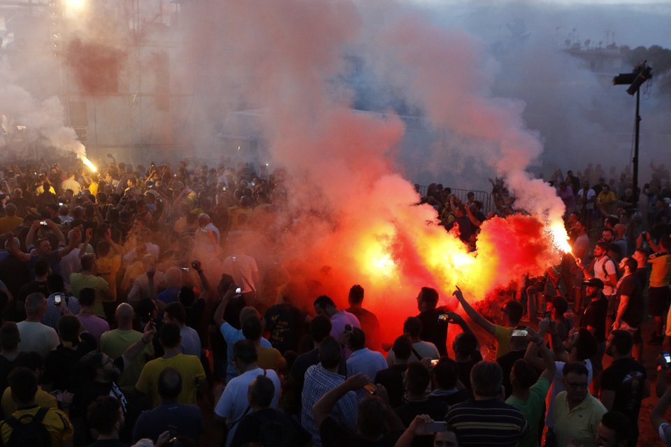 Χιλιάδες φίλοι της ΑΕΚ στον αγιασμό για το νέο γήπεδο [εικόνες] | iefimerida.gr 2