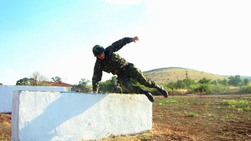 Tο πέρασμα από τον Στίβο Μάχης -Λάσπες, εμπόδια, καπνογόνα και μαχαίρια [εικόνες] | iefimerida.gr 3