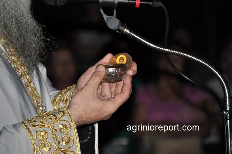 Αγρίνιο: Πιστοί προσκύνησαν ένα κάστανο που είχε βράσει ο Αγιος Παΐσιος [εικόνες] | iefimerida.gr 1