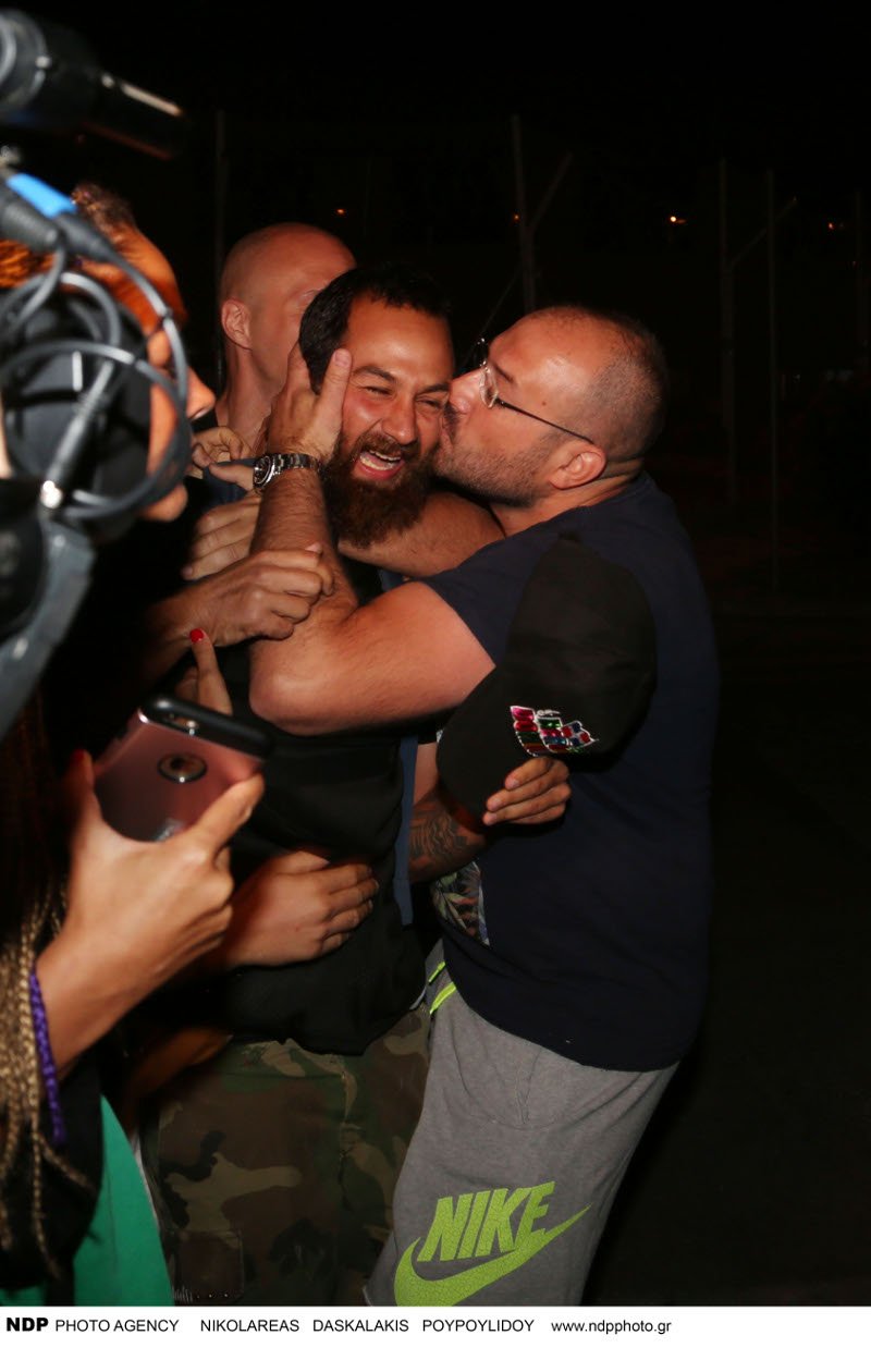 Survivor: Ντάνος, Μάριος, Βασάλος και μισθοφόρος επέστρεψαν στην Αθήνα -Πλυμένοι, ντυμένοι, καθαροί [εικόνες] | iefimerida.gr 1