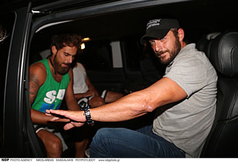 Survivor: Ντάνος, Μάριος, Βασάλος και μισθοφόρος επέστρεψαν στην Αθήνα -Πλυμένοι, ντυμένοι, καθαροί [εικόνες] | iefimerida.gr 3