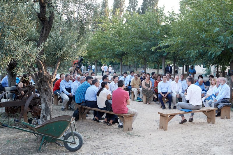 Μητσοτάκης σε πολίτες στο Ιλιον: Απόλυτη προτεραιότητα η χάραξη εθνικής ενεργειακής πολιτικής [εικόνες] | iefimerida.gr 1