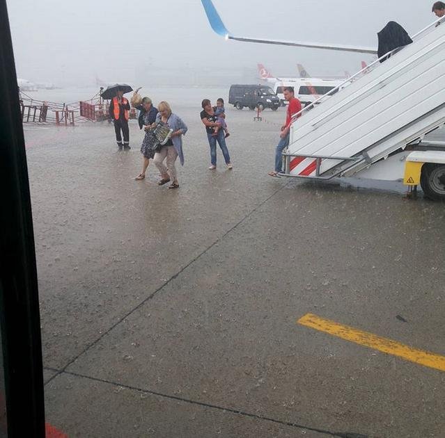 Χάος στη Μόσχα από την «καταιγίδα του αιώνα» -Βροχές και χαλάζι [εικόνες & βίντεο]  | iefimerida.gr 6