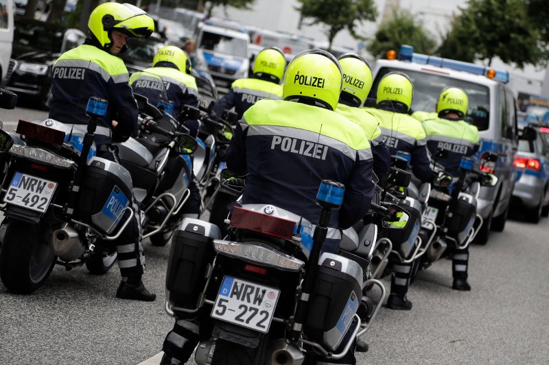 «Φρούριο» το Αμβούργο για την G20: 20.000 αστυνομικοί, 28 ελικόπτερα, 185 σκύλοι και 3.000 οχήματα ασφαλείας [εικόνες] | iefimerida.gr 0