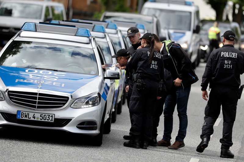 «Φρούριο» το Αμβούργο για την G20: 20.000 αστυνομικοί, 28 ελικόπτερα, 185 σκύλοι και 3.000 οχήματα ασφαλείας [εικόνες] | iefimerida.gr 1