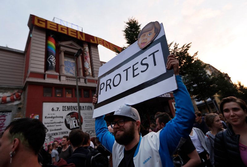 «Φρούριο» το Αμβούργο για την G20: 20.000 αστυνομικοί, 28 ελικόπτερα, 185 σκύλοι και 3.000 οχήματα ασφαλείας [εικόνες] | iefimerida.gr 2