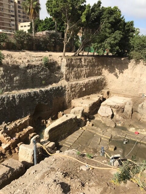 Τεράστιο κτίριο με λαξευτή γέφυρα ανακάλυψε Ελληνίδα αρχαιολόγος στην Αίγυπτο [εικόνες]  | iefimerida.gr 0