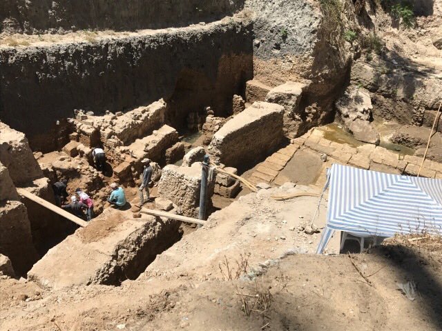 Τεράστιο κτίριο με λαξευτή γέφυρα ανακάλυψε Ελληνίδα αρχαιολόγος στην Αίγυπτο [εικόνες]  | iefimerida.gr 2